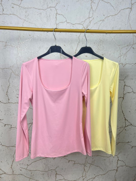 CAMISETA BÁSICA ESCOTE